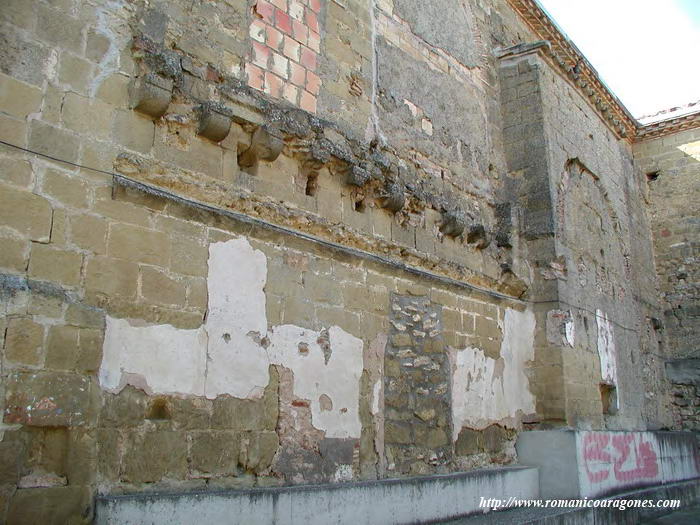 MURO NORTE PRIMITIVO. CANECILLOS